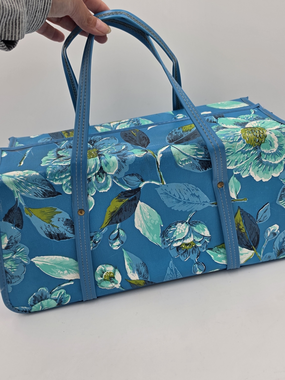 🌺 Vintage Blue Floral Vinyl Tote